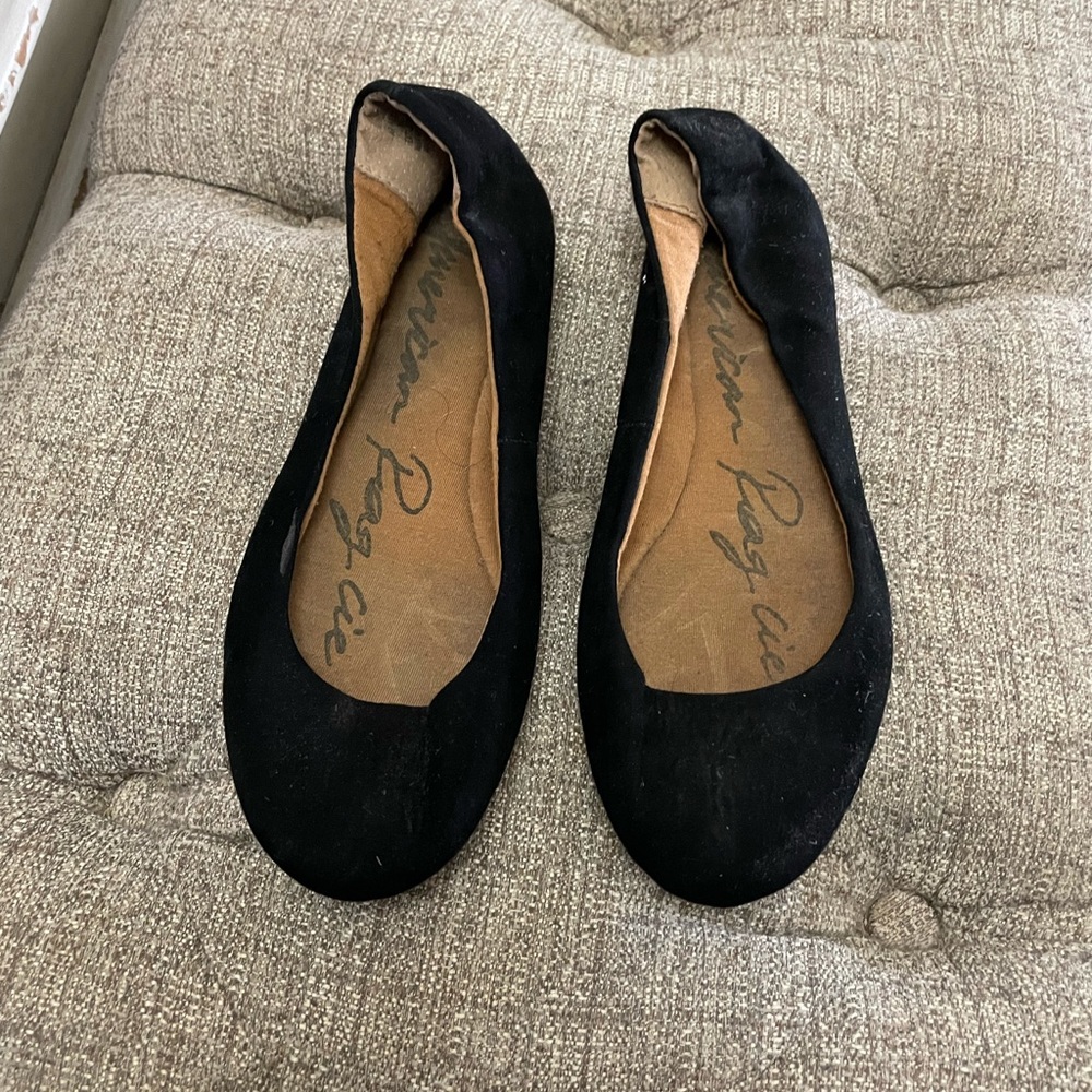 Woman’s Black Flats